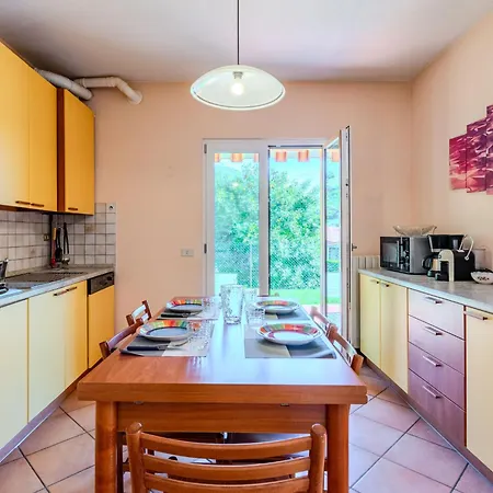 Letizia By Interhome * ג'רה לאריו