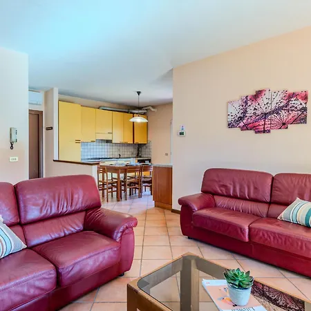 Letizia By Interhome * ג'רה לאריו