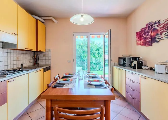 Letizia By Interhome * ג'רה לאריו