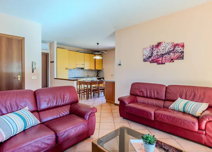 Letizia By Interhome * ג'רה לאריו