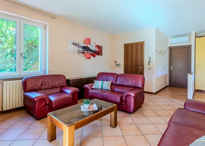 Letizia By Interhome * ג'רה לאריו